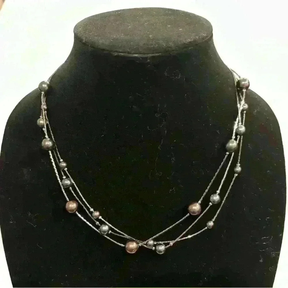 Beautiful dark beaded necklace - Picture 3 of 4